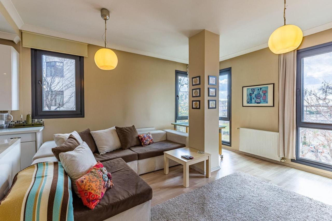 Lovely Near Marmaray And Caddebostan Coast In Kadikoy Стамбул